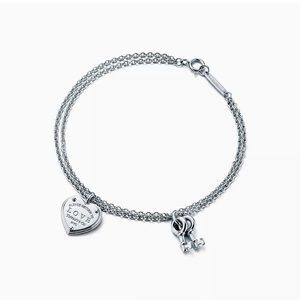 Tiffany & Co. Return to Tiffany Love Heart Tag Key Bracelet. Like new.